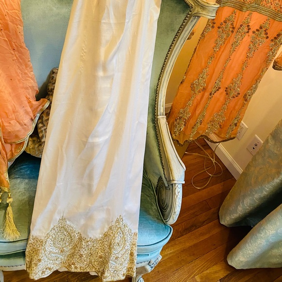 Salwar Kameez - Picture 2 of 5